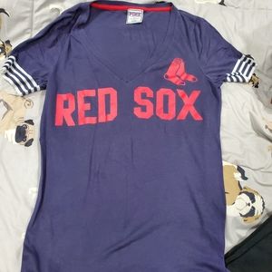 VS PINK 5TH & OCEAN BOSTON RED SOX TEE